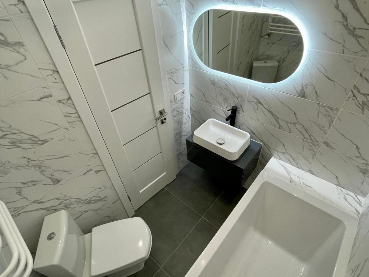 Apartment Premium In Center Ivano-Frankivsk Luaran gambar